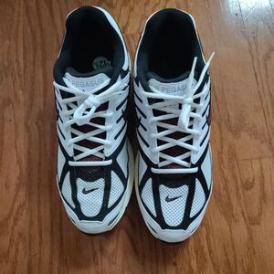 Nike Air Pegasus Men’s White/Black Running Shoes